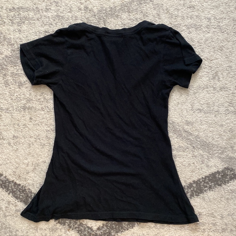Wildfox Black Short Sleeve V-Neck Tee with Pink Lip Graphic - Picture 4 of 4